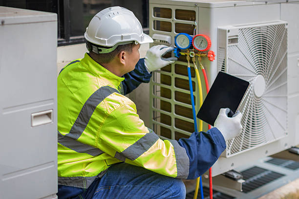 Professional Hvac technician working in Dunlap, IL